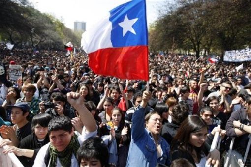 Casi 80% de los chilenos favorece legalizar el cannabis medicinal; especialistas muestran preocupación y culpan a la industria