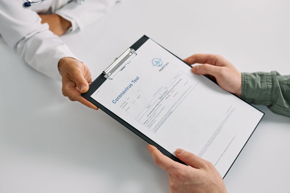 Certificado de análisis de cannabis con resultados de potencia y contaminantes